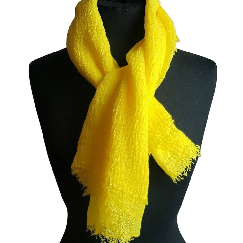 Yellow Scarf‎ - Picture 1 of 6